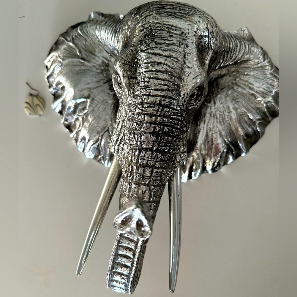METAL ELEPHANT TRUNK UP WALL HOOK DECORATION